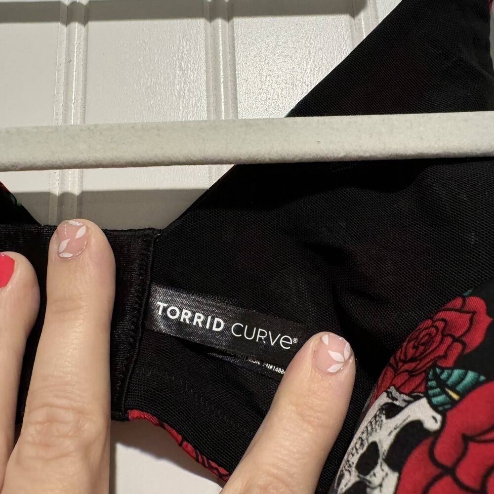 Torrid Black Skull Roses Bra Push Up T-Shirt Bra Underwire Size 44B - Picture 5 of 7